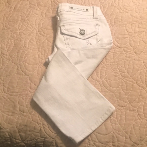 white ripped capri jeans